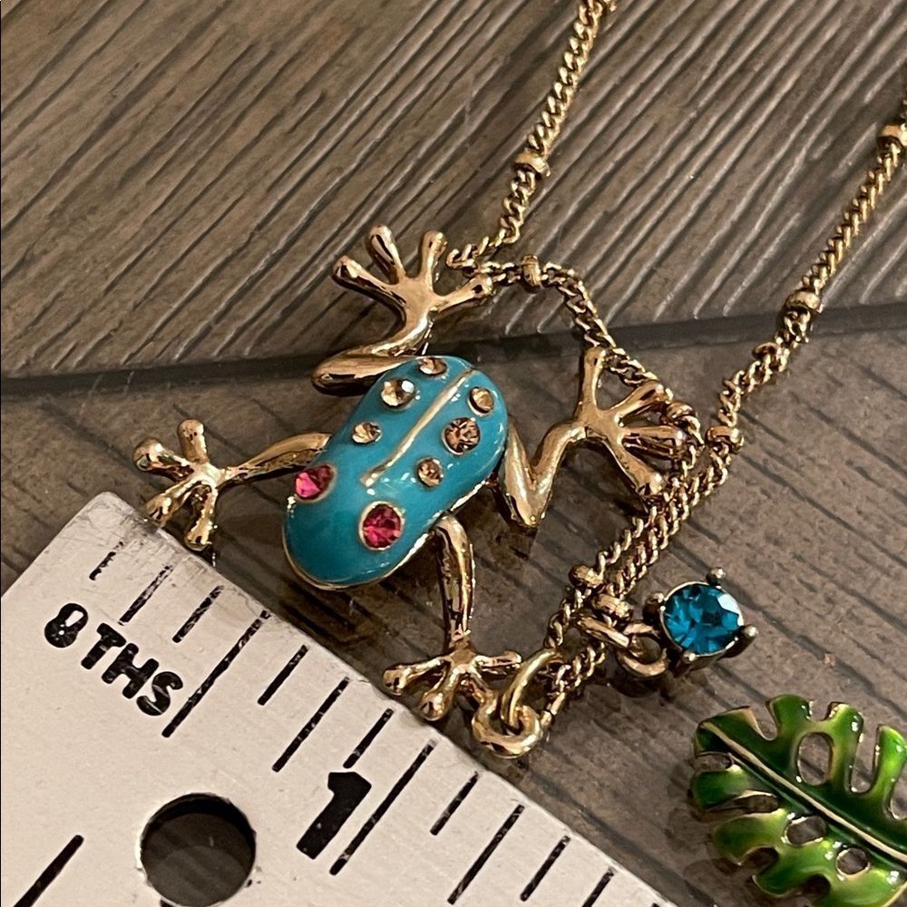 Betsey Johnson Enamel Tree Frog Double Row Necklace with Green Leaf Charm - Picture 11 of 16